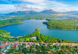 Biển Hồ Pleiku: Vẻ đẹp thanh bình giữa lòng phố núi Gia Lai