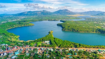 Biển Hồ Pleiku: Vẻ đẹp thanh bình giữa lòng phố núi Gia Lai