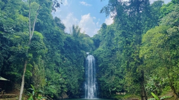 Du khách nườm nượp đổ về Măng Đen dịp này