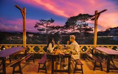 Khói Thông Đà Lạt: Nướng Ngon, View Cực Chill Cho Du Khách