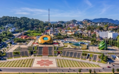 Quảng trường Lâm Viên: Góc sống ảo đẹp mê ly tại Đà Lạt