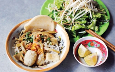 Thưởng thức Bún mắm cua chuẩn vị tại 302 Nguyễn Tất Thành Pleiku