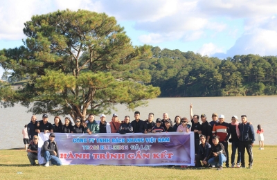 Trekking cây thông cô đơn