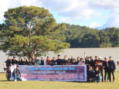 Trekking cây thông cô đơn