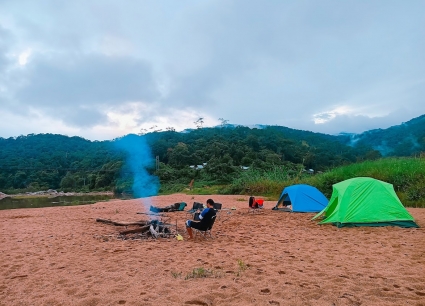Tour cắm trại bên bờ suối Măng Đen