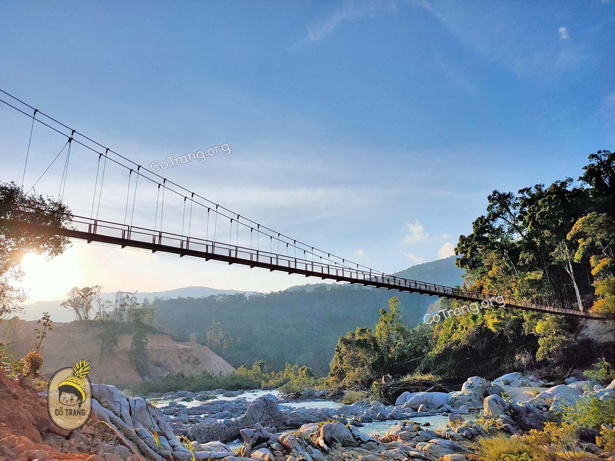 Cầu treo Kon Tu Rằng