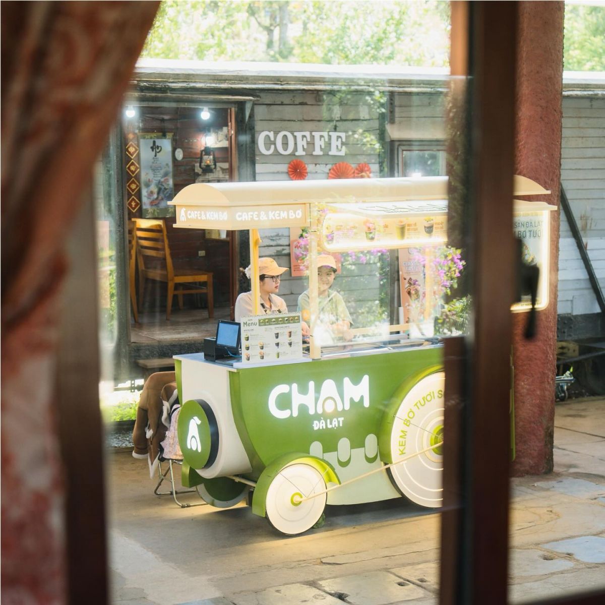 Chạm Cafe