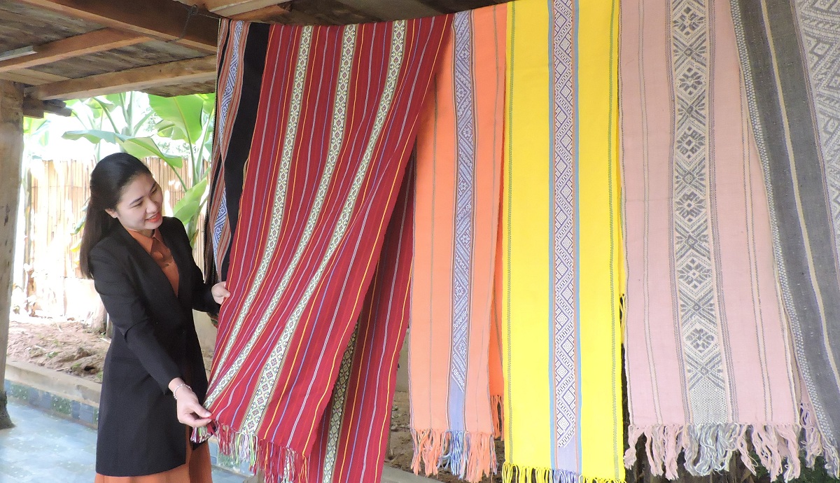 Dệt thổ cẩm Kon Tum