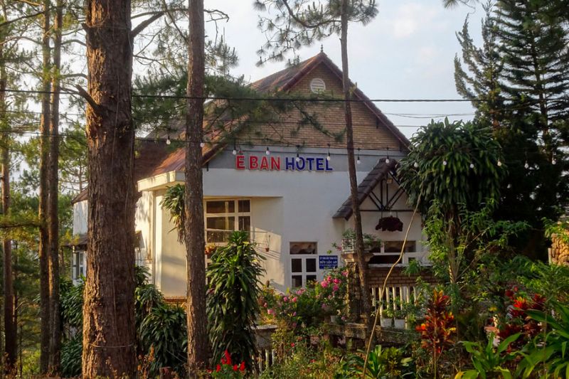 Khách Sạn ÊBan