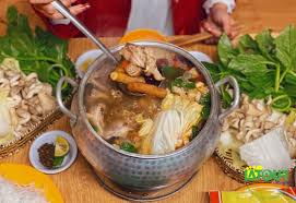 Lẩu Gà Lá Sâm Măng Đen