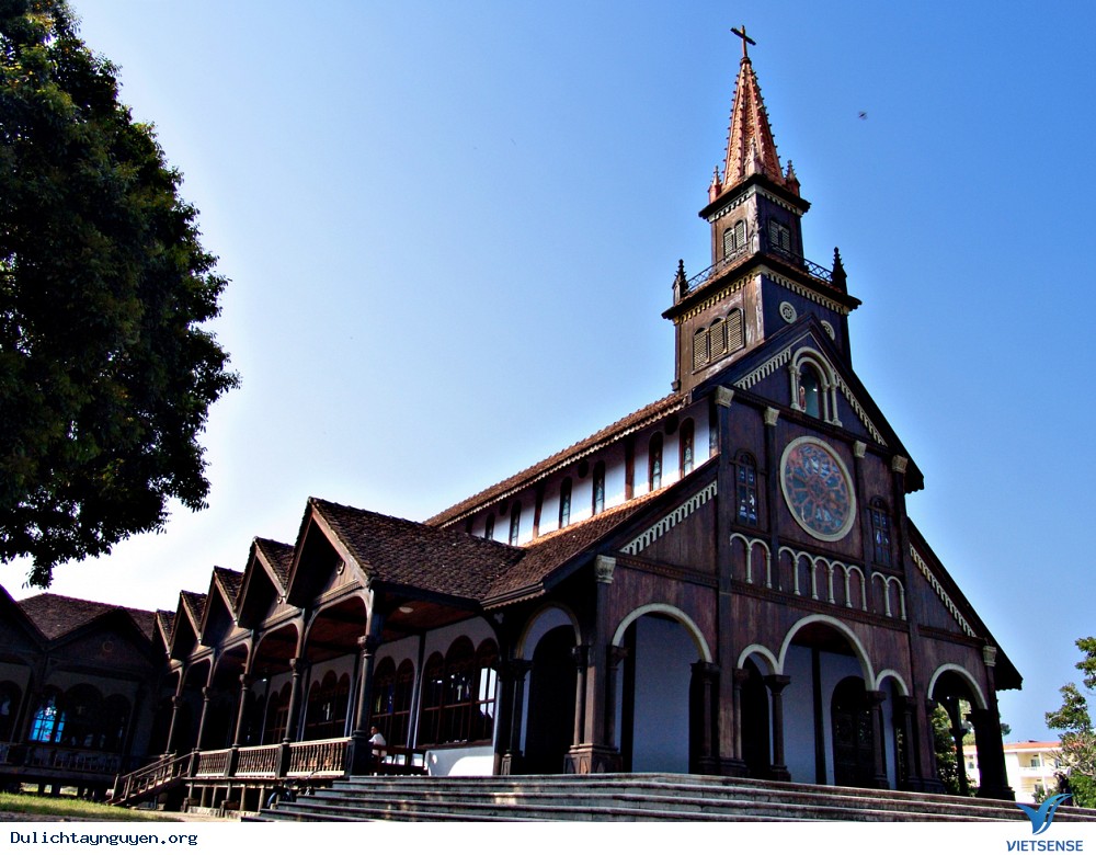 Nhà thờ gỗ Măng Đen