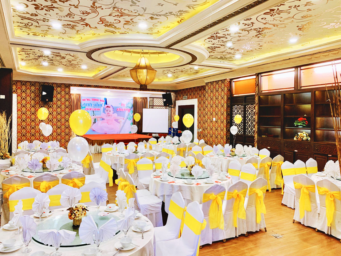 Nhà hàng Đèn Lồng Đỏ