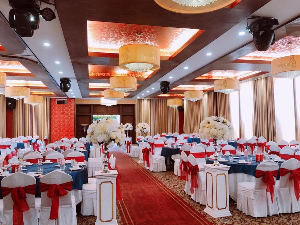 Nhà hàng Đèn Lồng Đỏ