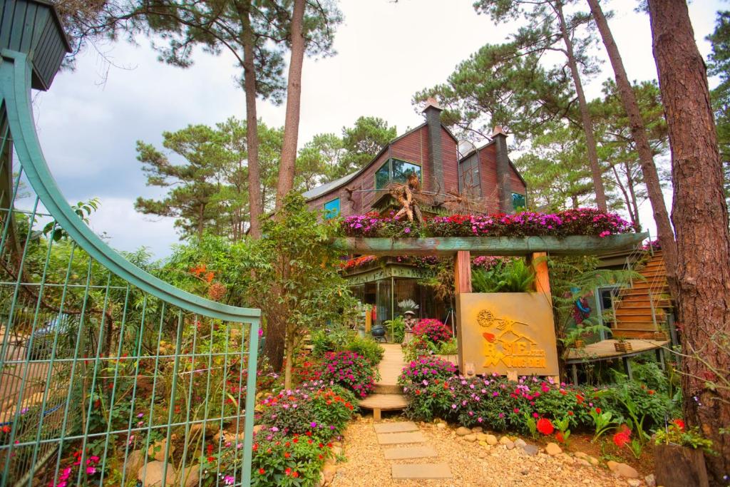 Rosie Garden Mang Den