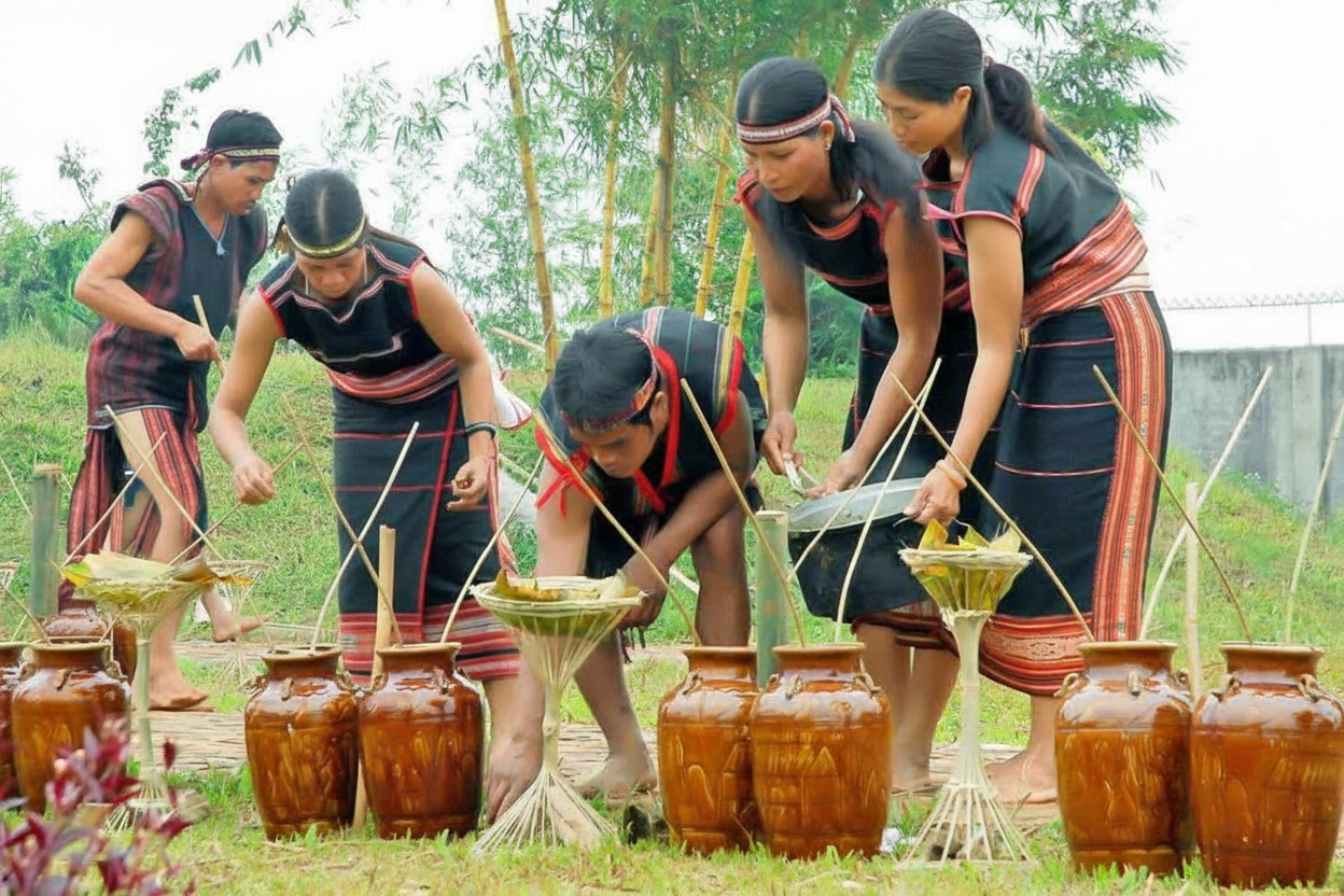Ghè rượu cần Tây Nguyên
