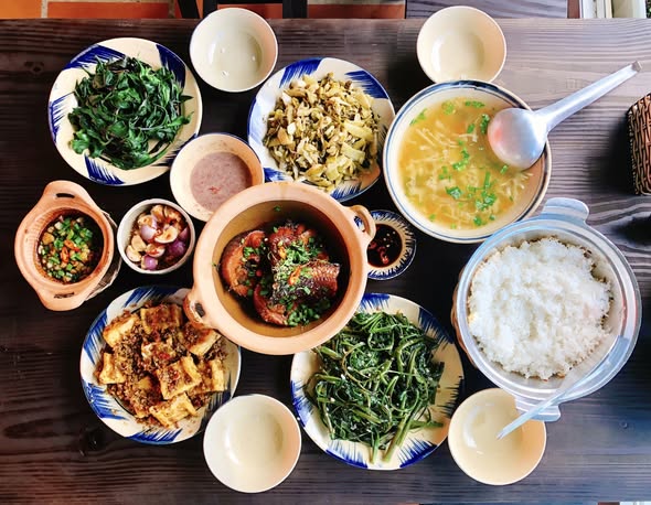 Tiệm Cơm Bếp Củi