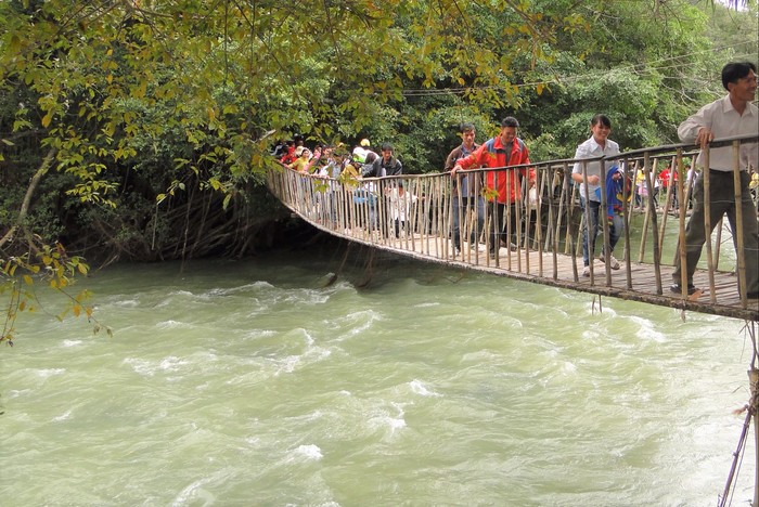 Cầu treo sông Sêrêpôk