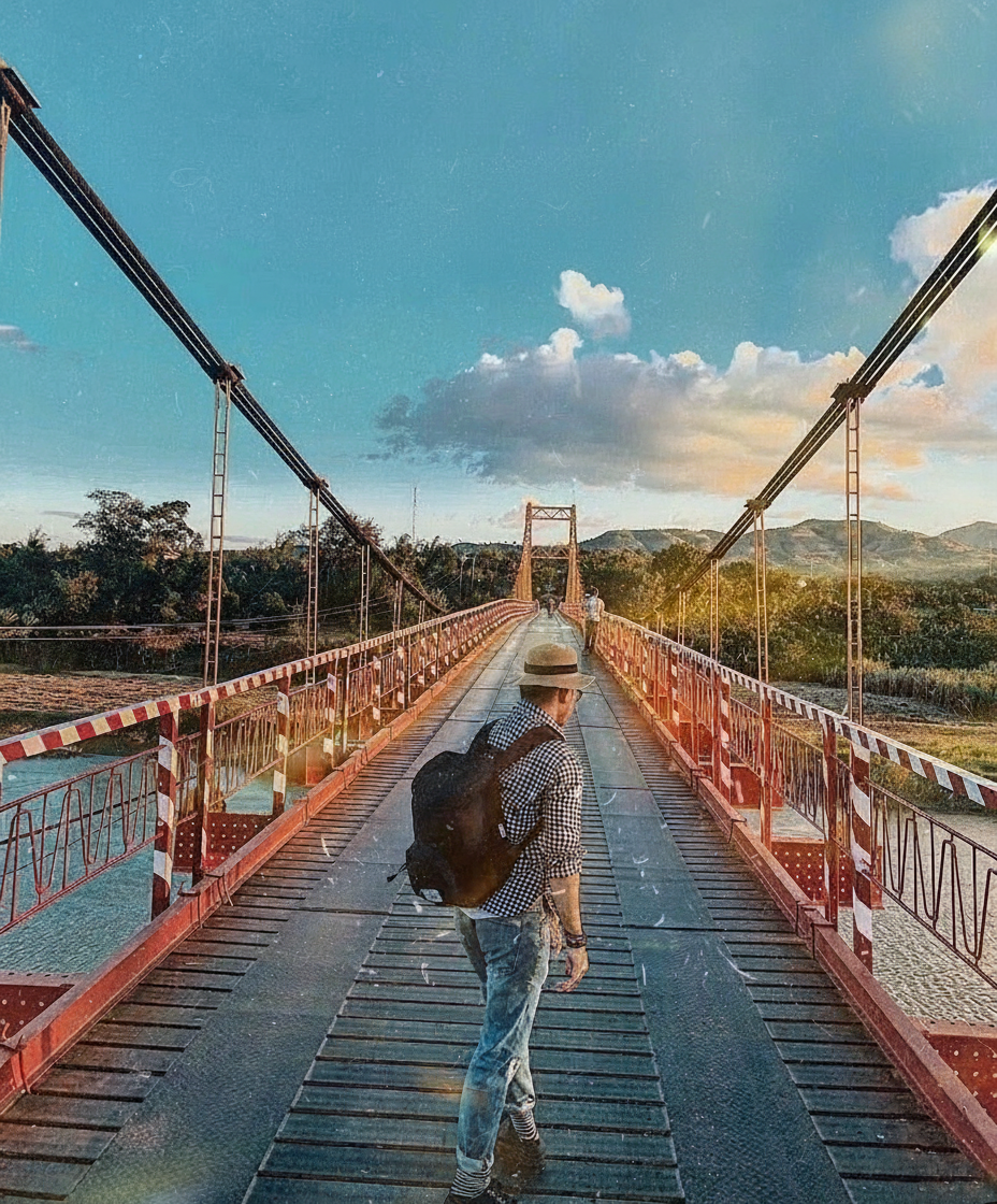 Cầu treo Kon Klor hoàng hôn