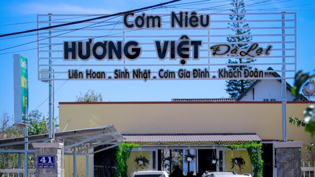 Nhà hàng cơm niêu Hương Việt