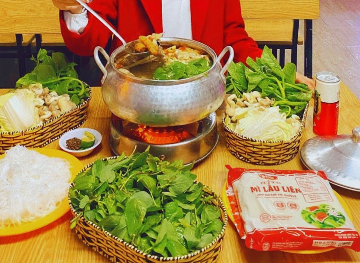 Lẩu gà lá sâm Măng Đen