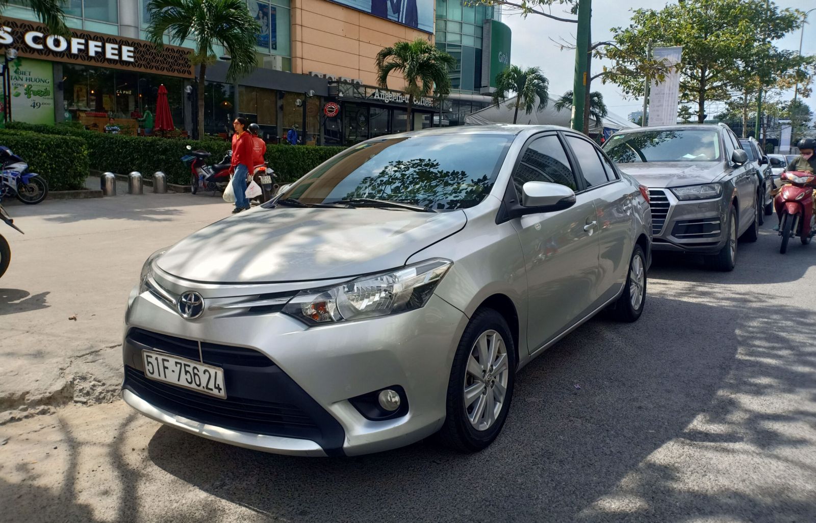 xe tự lái 4 chỗ