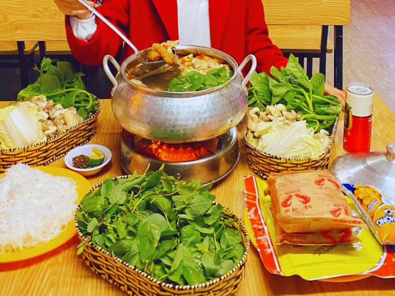 Lẩu gà lá é Tao Ngộ