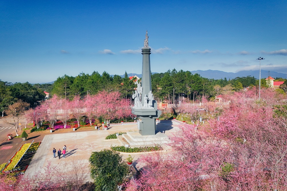 Làng văn hóa Kon Bring