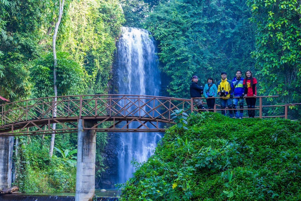 Tham quan thác Pa Sỹ Măng Đen