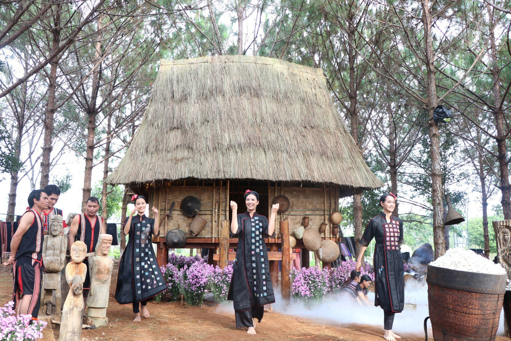 Dệt thổ cẩm Măng Đen