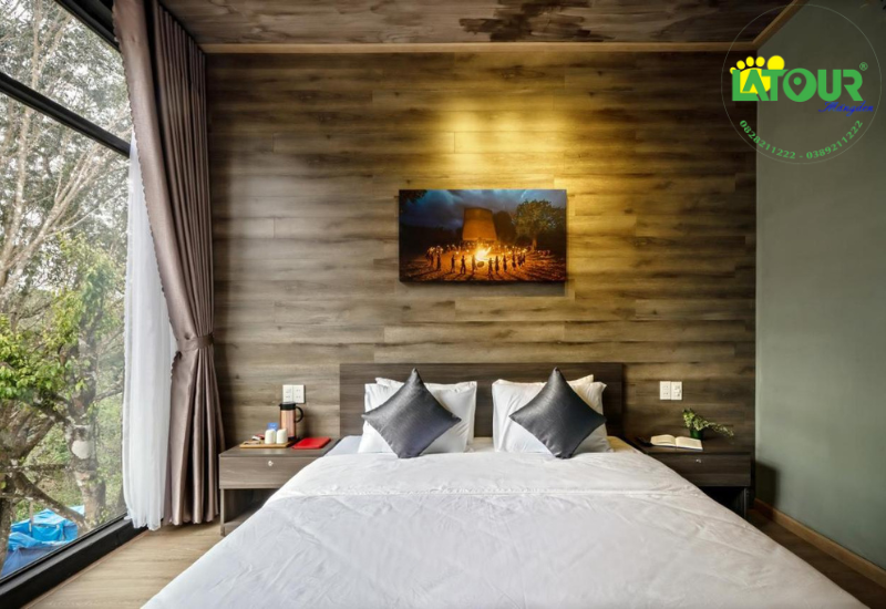 Phòng Deluxe Giường Đôi - Khách sạn Bạch Dương Măng Đen